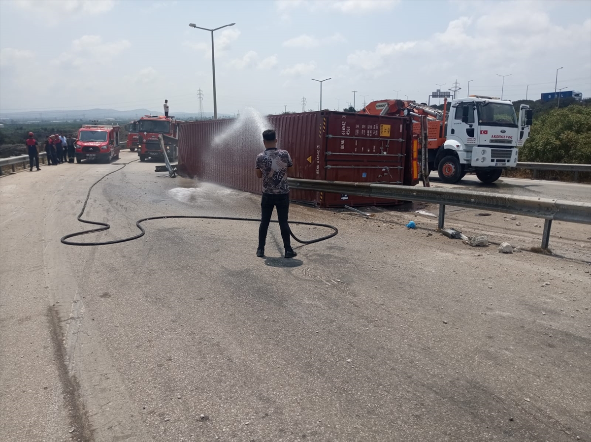 Osmaniye'de devrilerek yanan tırda sıkışan sürücü hayatını kaybetti