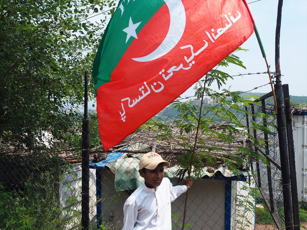 Pakistan'da İmran Han'ın destekçileri, gözaltı ihtimaline karşı protesto düzenledi