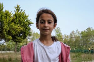 - Sabah fındık bahçelerinden servisle alınan çocuklar, kendilerine ayrılan okulda