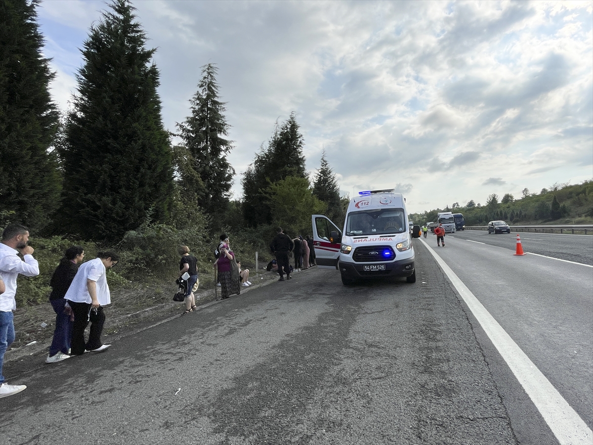 Sakarya'da seyir halindeki otobüste çıkan yangın söndürüldü