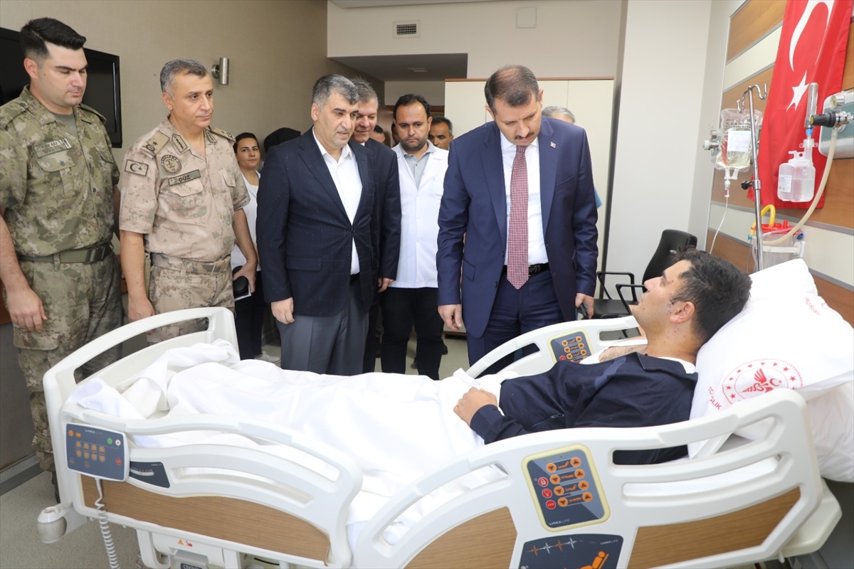 Şanlıurfa Valisi Ayhan yaralı askerleri ziyaret etti