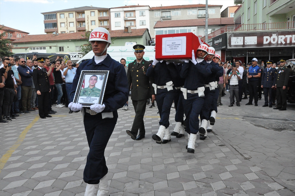 Şehit Topçu Sözleşmeli Er Enes Gazi Özdemir, Yozgat'ta son yolculuğuna uğurlandı