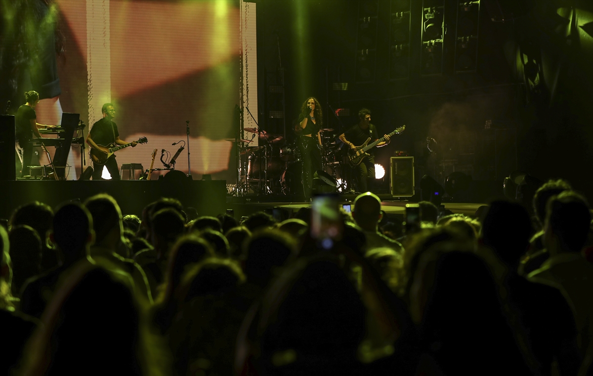 Sertap Erener, İstanbul Festivali'nde sahne aldı