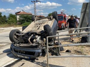 SİNOP (AA) – Sinop'un Boyabat ilçesinde otomobilin devrilmesi sonucu 2