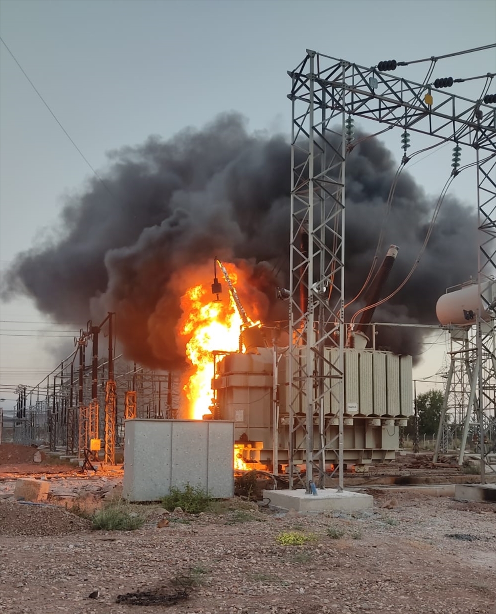 Sivas'ta trafo merkezinde çıkan yangın söndürüldü