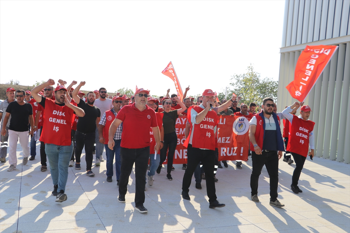 Tekirdağ Büyükşehir Belediyesi işçileri ek zam talebiyle eylem yaptı