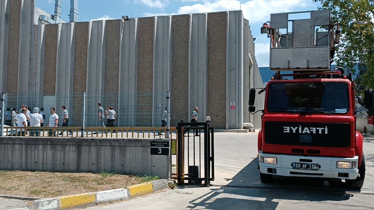 Tekirdağ'da boya fabrikasında meydana gelen patlamada 3 kişi ağır yaralandı