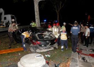 İSTANBUL (AA) – TEM Otoyolunun Esenler mevkisinde bir otomobilin yol