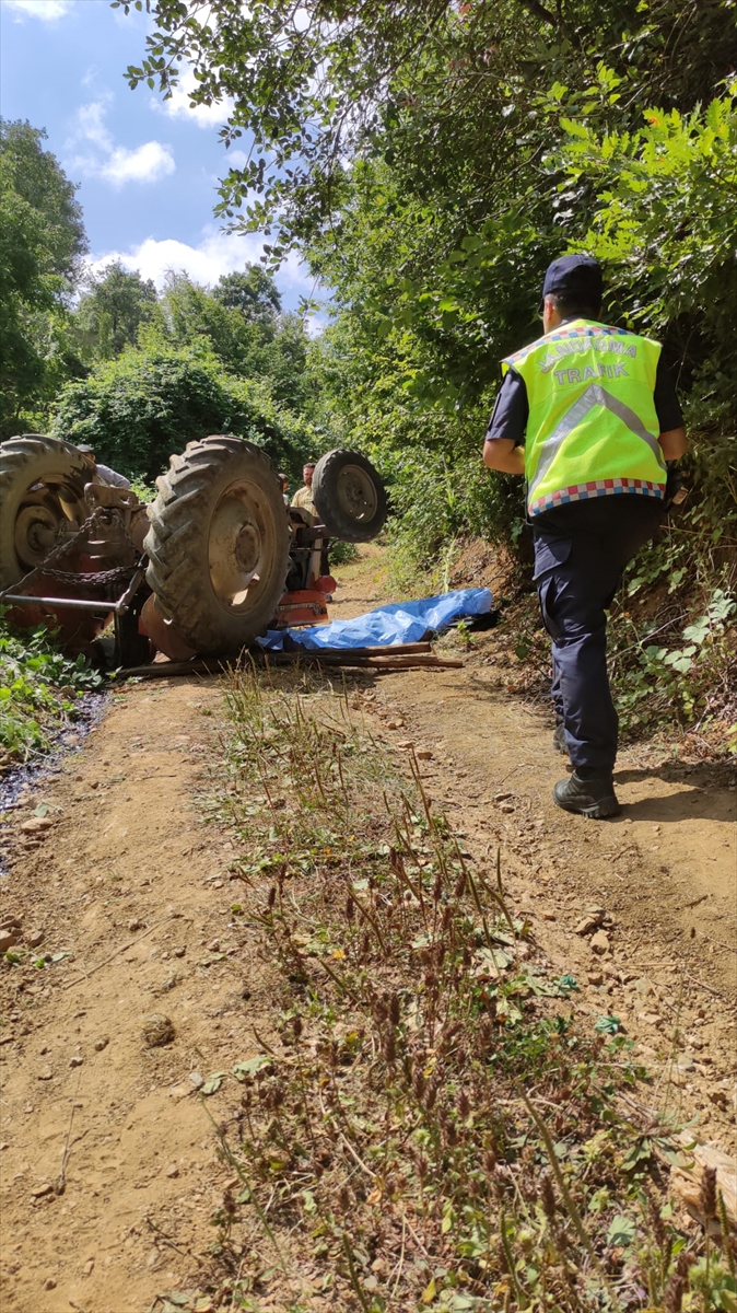 Tokat'ta devrilen traktörün sürücüsü öldü