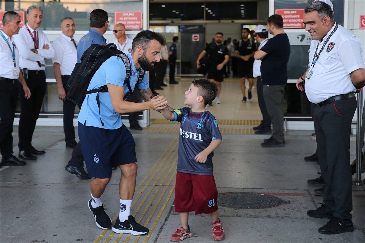 Trabzonspor kafilesi Antalya'ya geldi