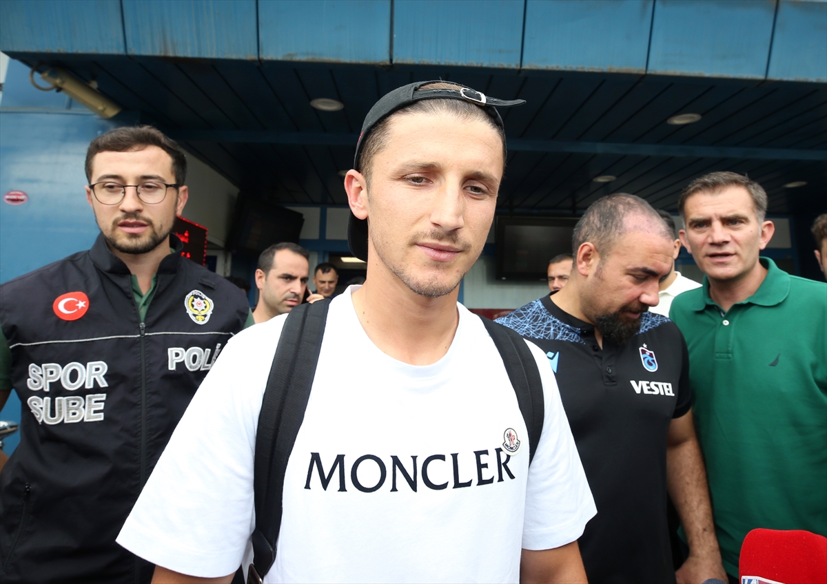 Trabzonspor'un transfer görüşmeleri yaptığı Makedon Enis Bardhi, Trabzon'a geldi