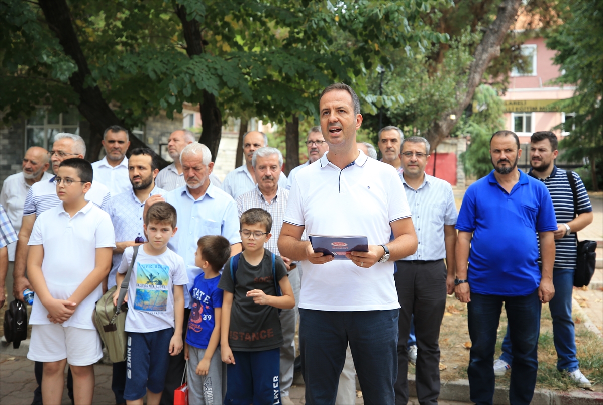 Trakya'daki ÖNDER İmam Hatipliler Derneği üyelerinden şarkıcı Gülşen'e tepki