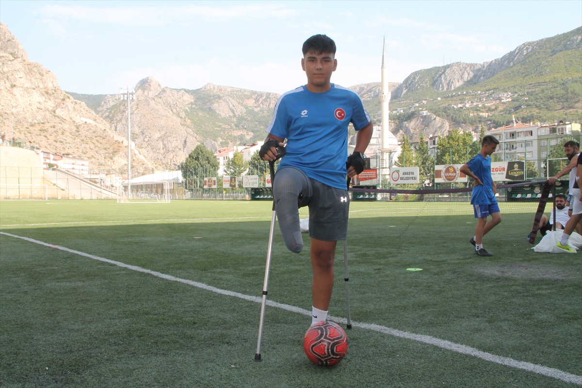 Tren kazasında ayağını kaybeden futbolcu Eren, Ampute Genç Milli Takımı'na seçildi