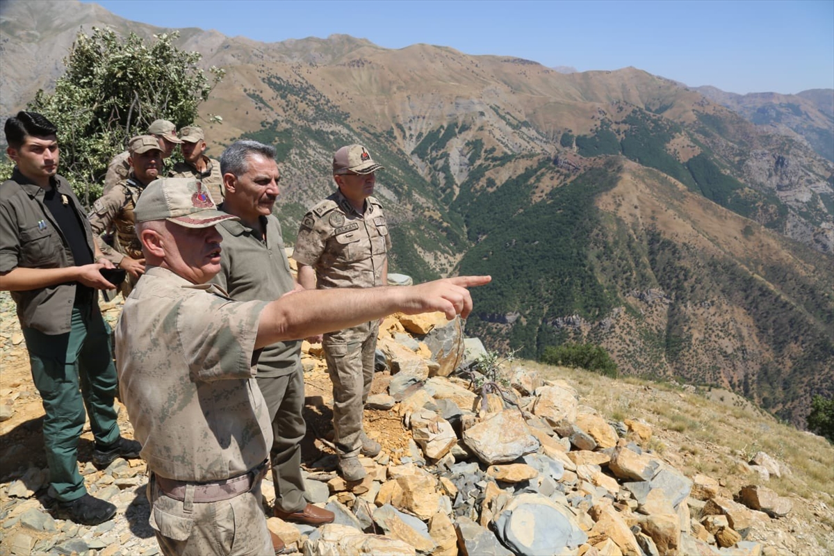 Tunceli Valisi Özkan, Kavaklıtepe Üs Bölgesi'nde incelemelerde bulundu