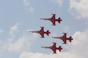 AFYONKARAHİSAR (AA) – Türk Hava Kuvvetlerinin akrobasi timi Türk Yıldızları,