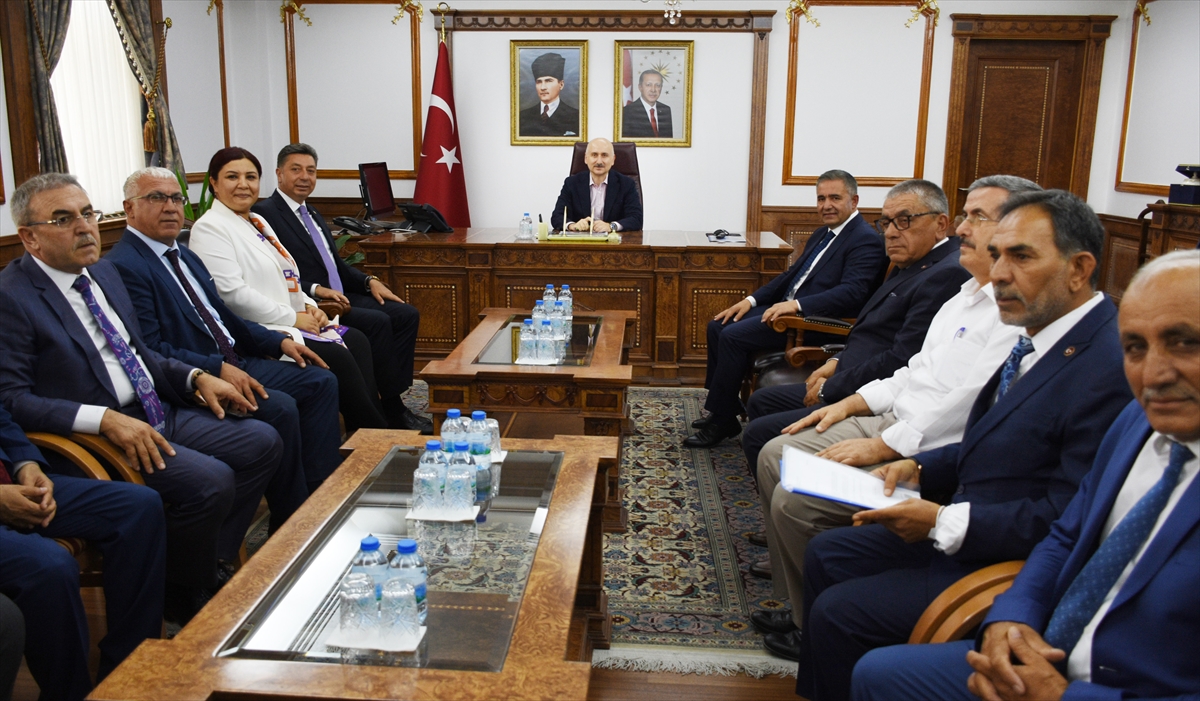 Bakan Karaismailoğlu, AK Parti Kırşehir İl Başkanlığında konuştu: