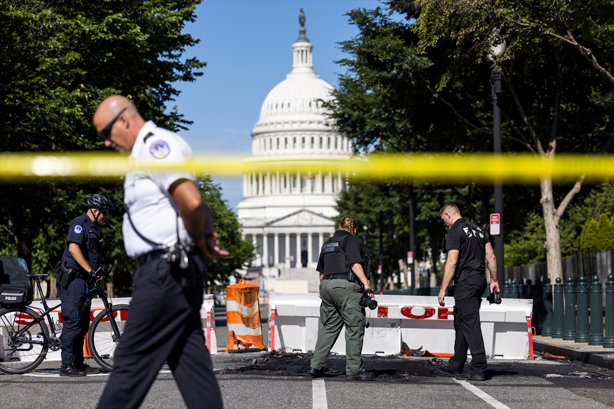 Washington'da arabasıyla Kongre binası bariyerine çarpan kişi kendini öldürdü