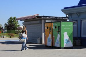 YALOVA (AA) – Yalova merkez ve Çiftlikköy ilçesinde cam şişelerin