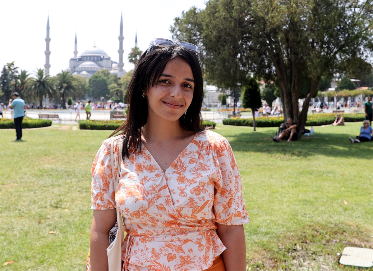 Yaz stajı için Türkiye'ye gelen yabancı öğrenciler İstanbul'u geziyor