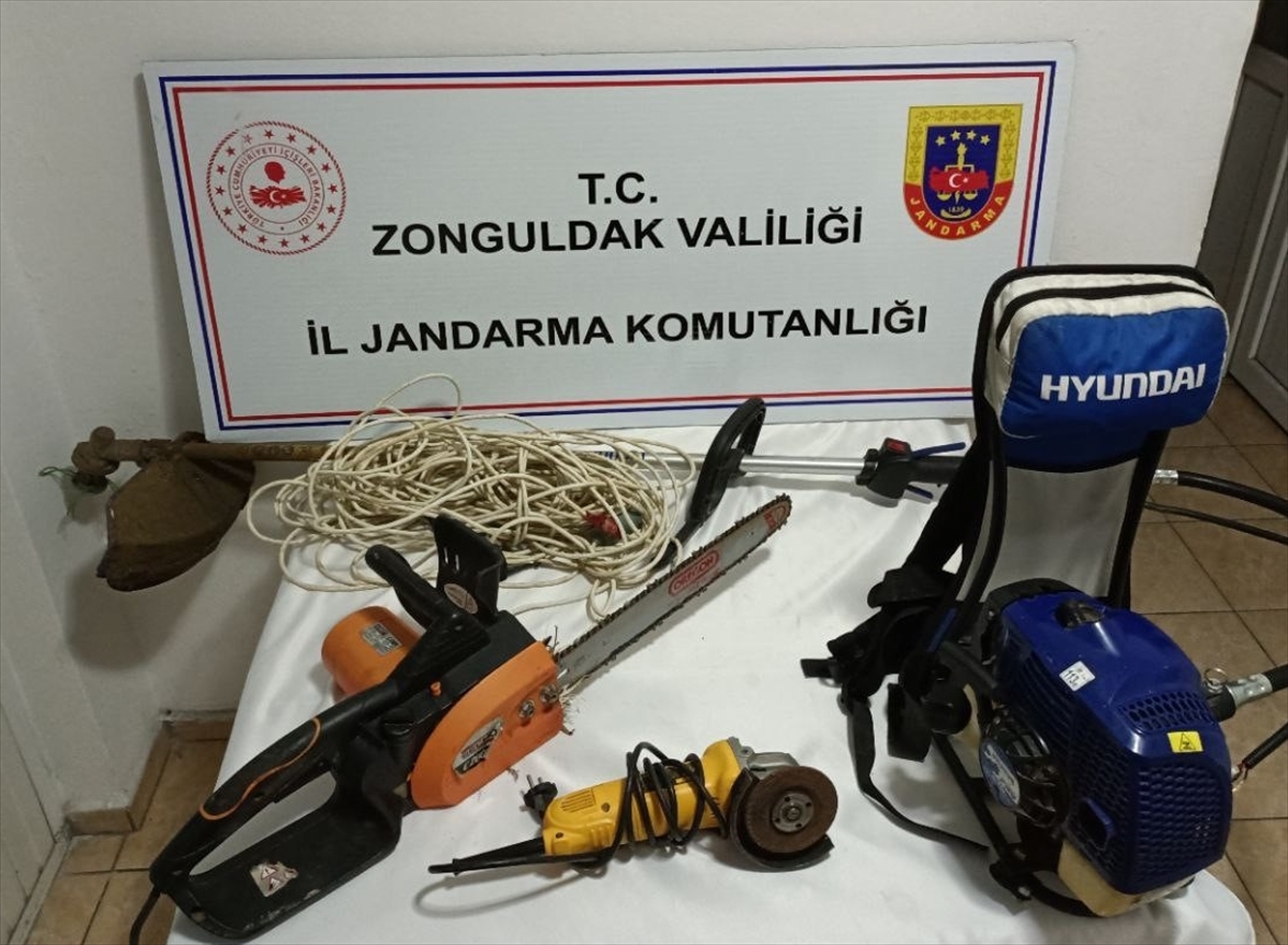 Zonguldak'ta evden hırsızlık yaptıkları iddiasıyla yakalanan 2 zanlıdan 1'i tutuklandı