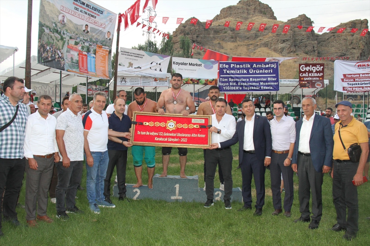 132. Uluslararası Altın Kemer Karakucak Güreşleri'nde Kenan Gör başpehlivan oldu