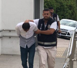 ADANA (AA) – Adana'da boşandığı karısını darbedip kafasına taşla vurarak