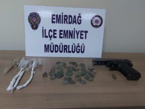 AFYONKARAHİSAR (AA) – Afyonkarahisar'ın Emirdağ ilçesinde düzenlenen uyuşturucu operasyonunda gözaltına