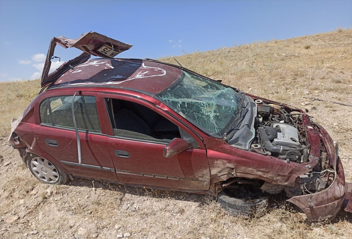 Ağrı'da devrilen otomobilin sürücüsü öldü