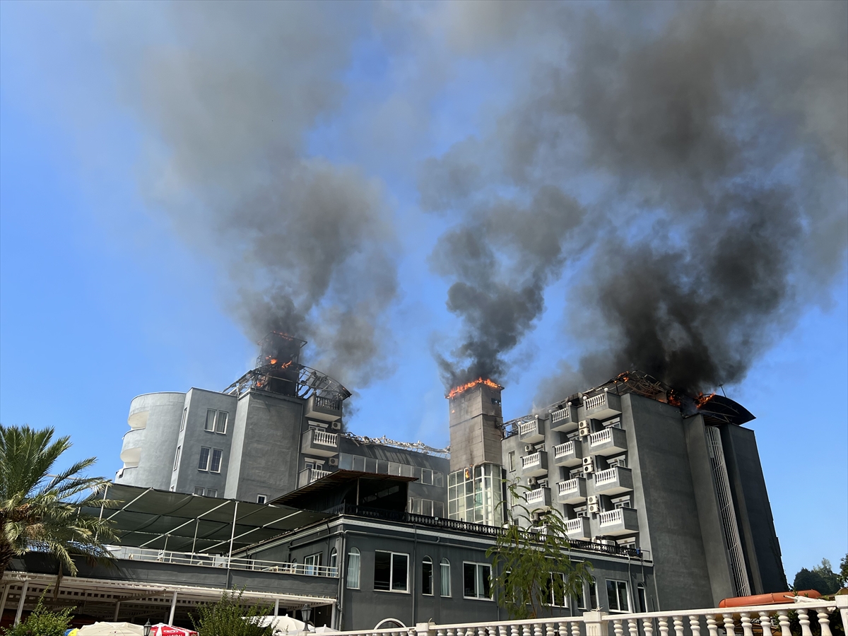 Alanya'da otelde çıkan yangın hasara neden oldu