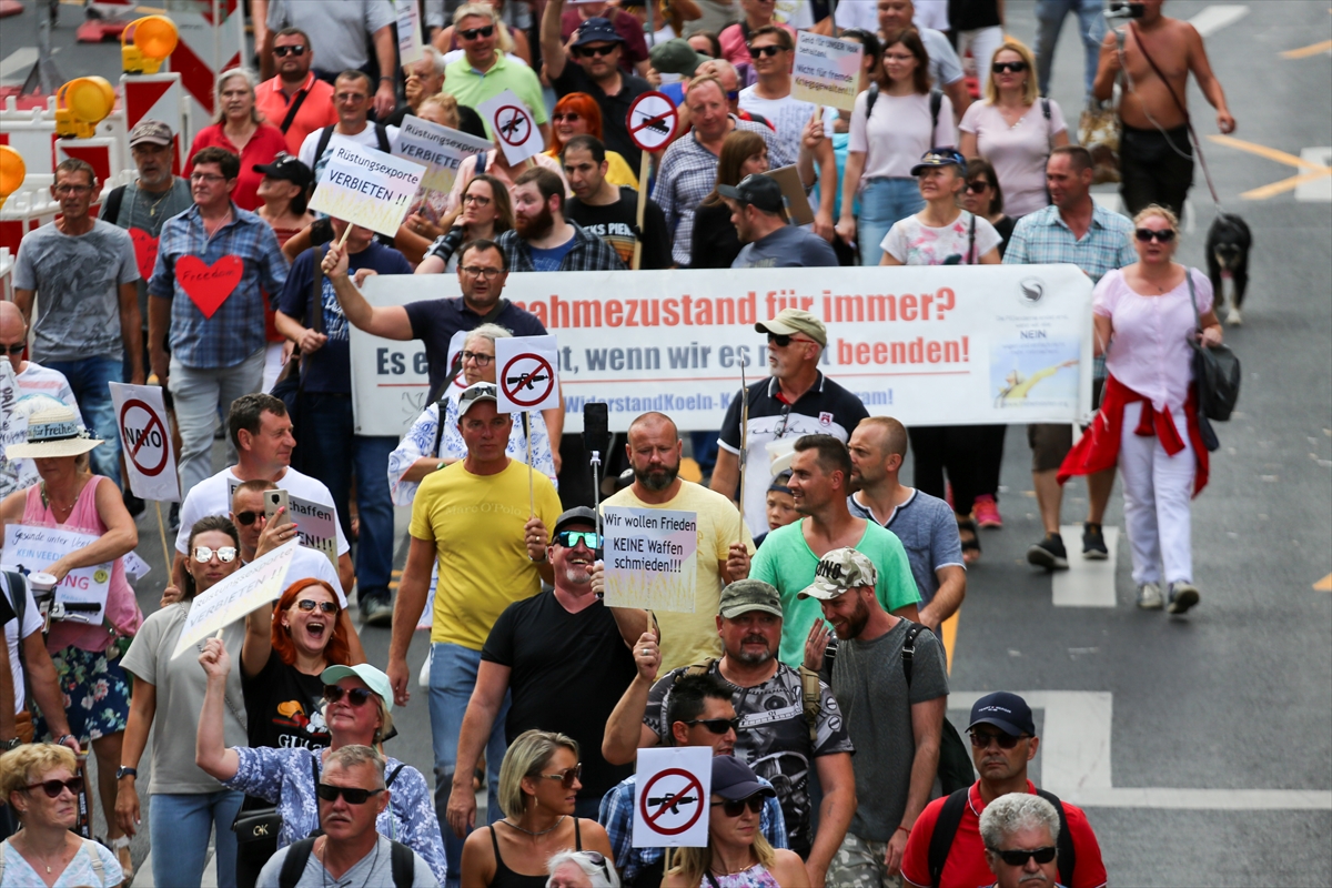 Almanya'da Rusya ve Ukrayna destekçileri gösteriler yaptı