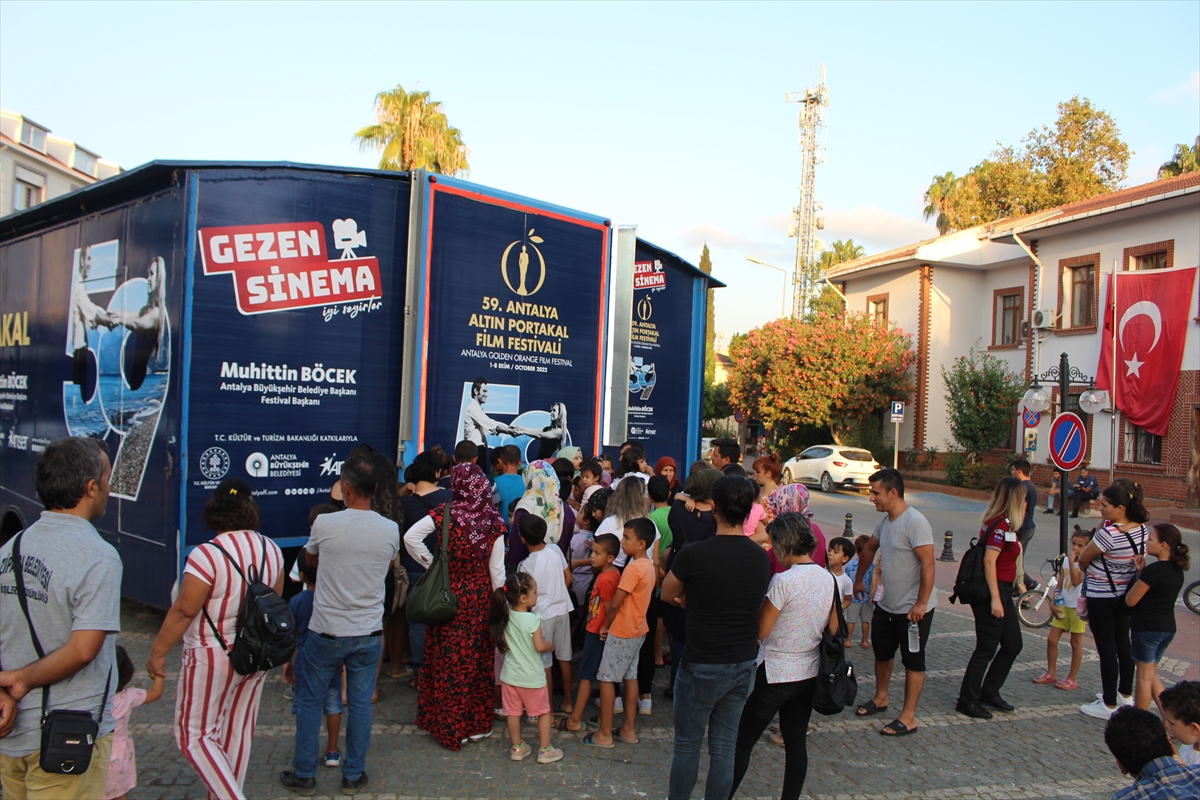 Altın Portakal Sinema Tırları ücretsiz sinema gösterimine başladı