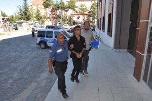 AMASYA (AA) – Amasya'nın Gümüşhacıköy ilçesinde silah tehdidiyle kuyumcuyu soyan