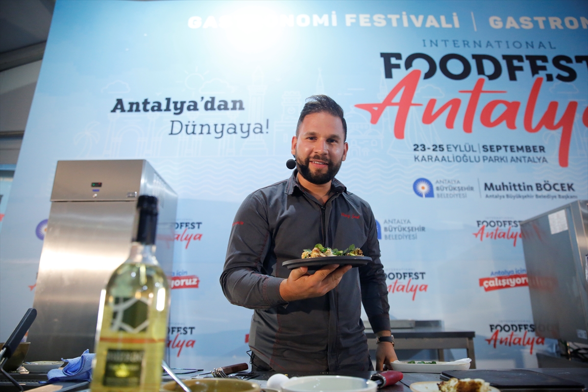 Antalya 1. Uluslararası Food Fest Gastronomi Festivali sürüyor