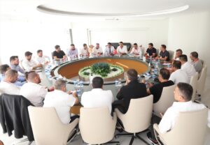 ANTALYA (AA) – Antalyaspor Kulübünde başkanlığa yeniden Aziz Çetin seçildi.