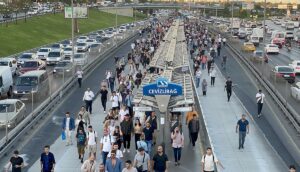 İSTANBUL (AA) – Avcılar'da 4 metrobüsün çarpıştığı kazada çok sayıda