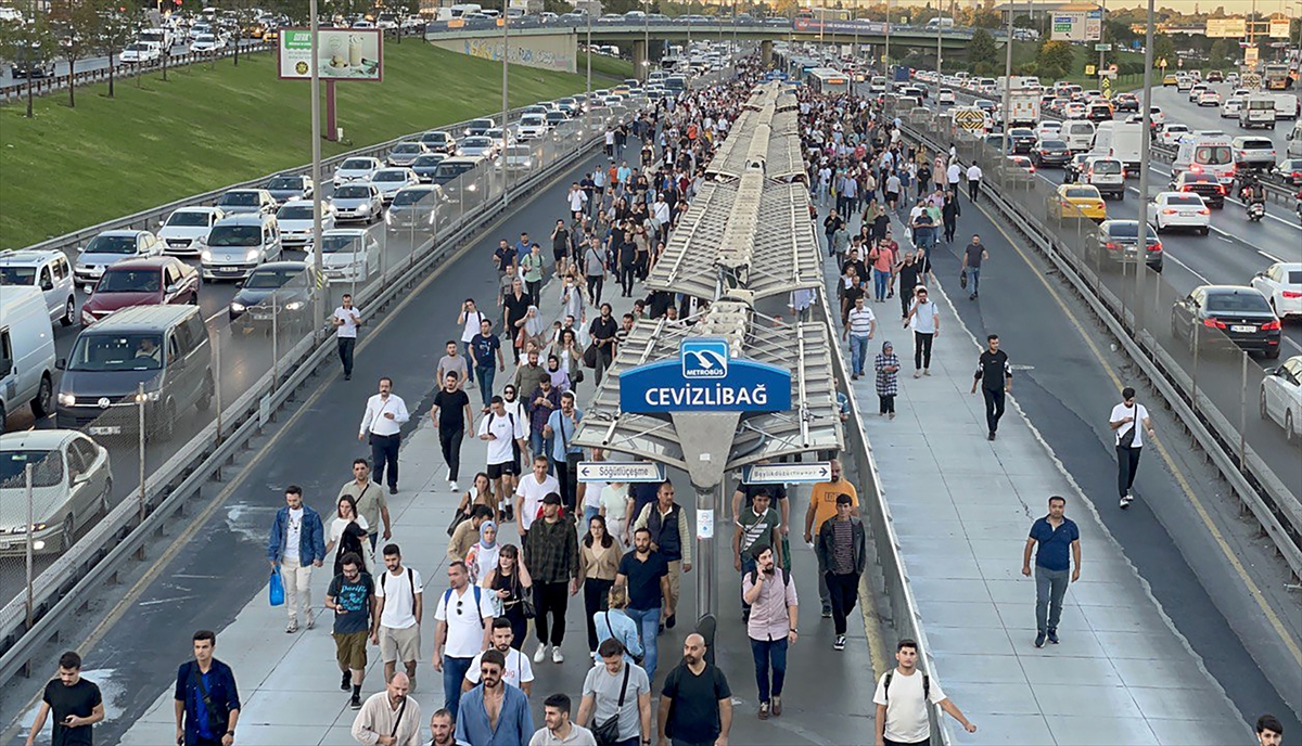 GÜNCELLEME – Avcılar'da metrobüsler çarpıştı