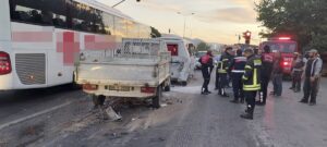 AYDIN (AA) – Aydın'ın Sultanhisar ilçesinde tarım işçilerini taşıyan minibüs