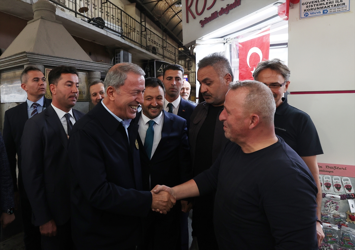 Bakan Akar ve beraberindeki TSK komuta kademesi Isparta'da ziyaretlerde bulundu