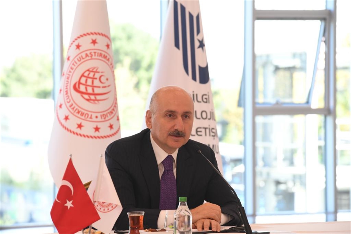Bakan Karaismailoğlu, haberleşme sektör temsilcileriyle görüştü
