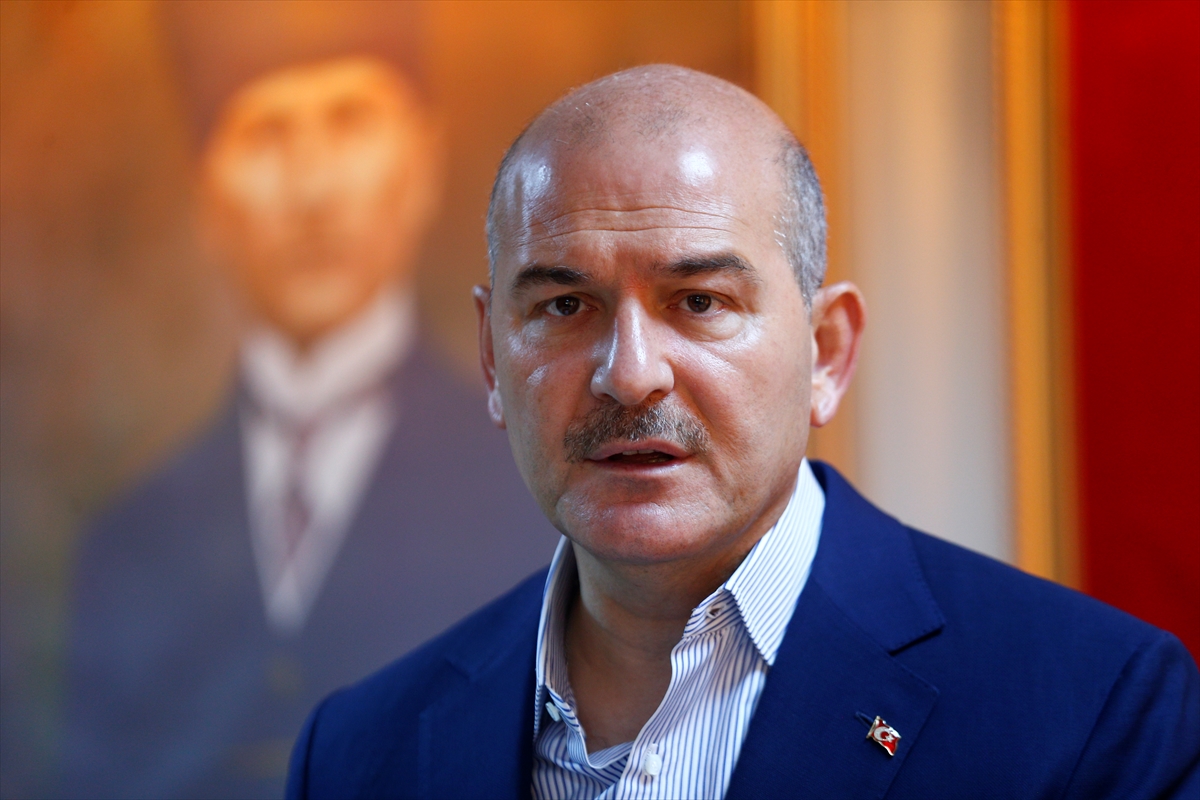 Bakan Soylu, Nevşehir ve Mersin'de uyuşturucu satıcılarına yönelik operasyon başlatıldığını açıkladı: (1)