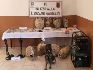 BALIKESİR (AA) – Balıkesir'in Erdek ilçesinde tarihi eser kaçakçılığı operasyonunda