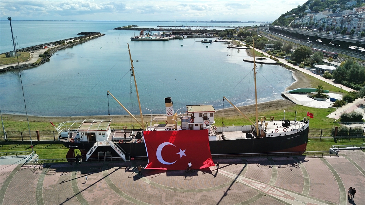 Bandırma'nın kurtuluşunun 100. yılı için Türk bayrağı Samsun'dan bisikletle yola çıkarıldı