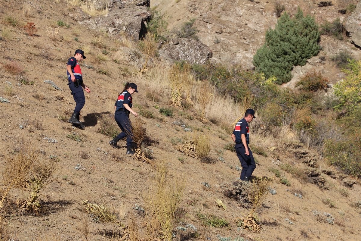 Bayburt'ta dağlık arazide kaybolan 3 yaşındaki çocuk 6 saat sonra bulundu