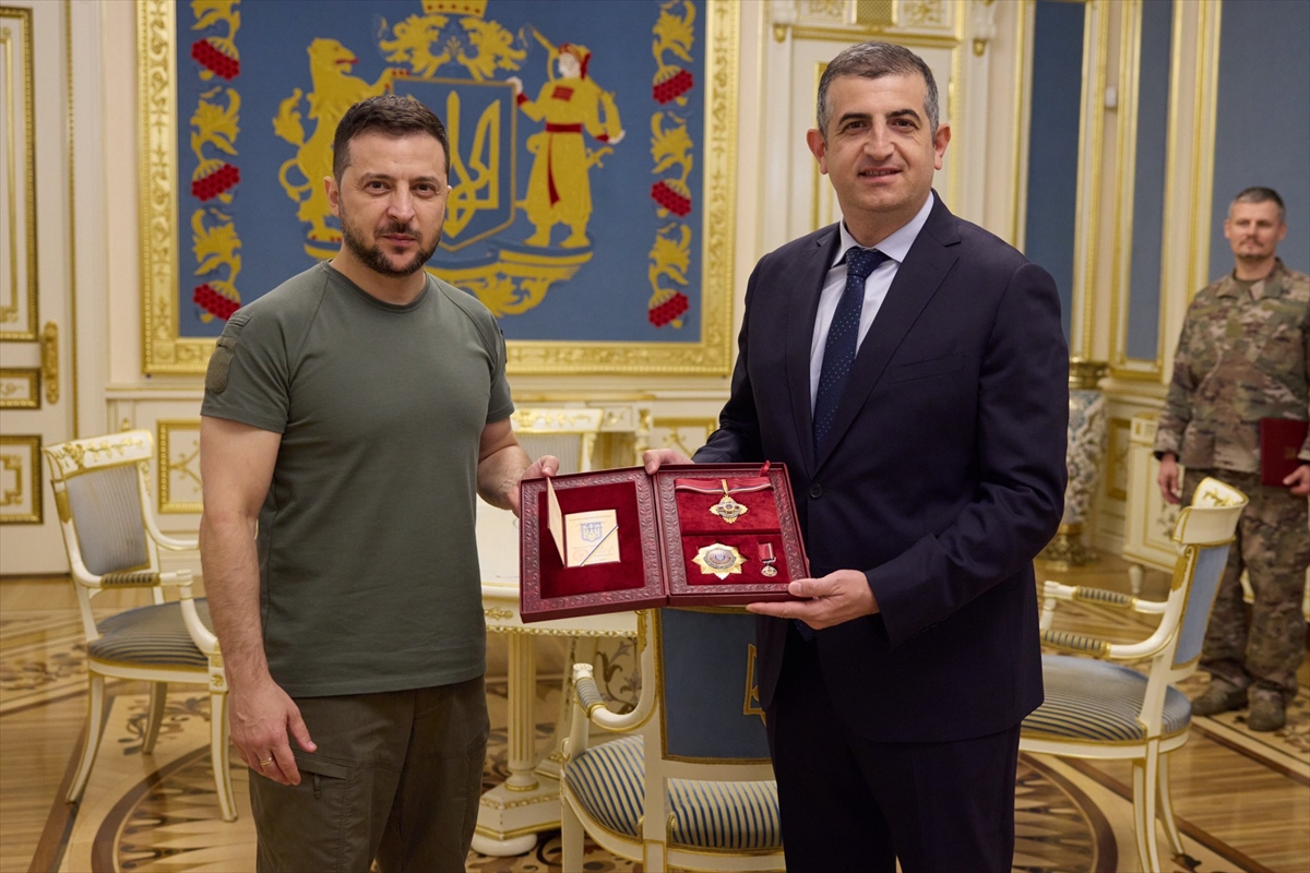 Baykar Genel Müdürü Haluk Bayraktar'a, Ukrayna Devlet Başkanı Volodimir Zelenskiy tarafından 1. Derece Devlet Liyakat Nişanı verildi