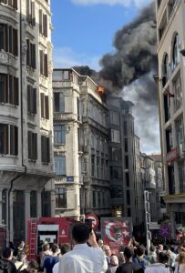 İSTANBUL (AA) – İstanbul Beyoğlu'nda bir binanın çatı katında çıkan