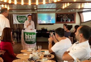 İSTANBUL (AA) – Bizim Dünyamız Vakfı Başkanı Kahraman Halisçelik, denizlerdeki