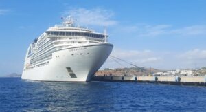 MUĞLA (AA) – Bahamalar bayraklı lüks yolcu gemisi "Seabourn Encore",