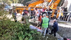 - Kazada ağır yaralanan domates yüklü tırın sürücüsünün oğlu hastaneye