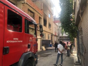 BURSA (AA) – Bursa'da bir evde çıkan yangın, itfaiye ekiplerince