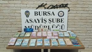 - Bursa'da 700 bin lira, 22 bin dolar, 3 bin